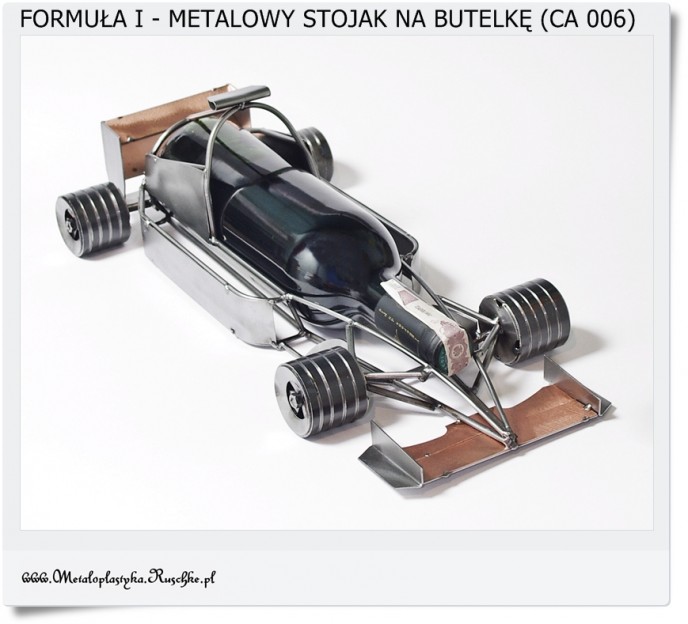 Metalowe samochody jako stojaki podstawki pod butelkę